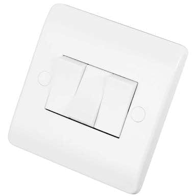 Click Scolmore Mode 10A 3 Gang 2 Way Light Switch Polar White - CMA013, Image 1 of 1